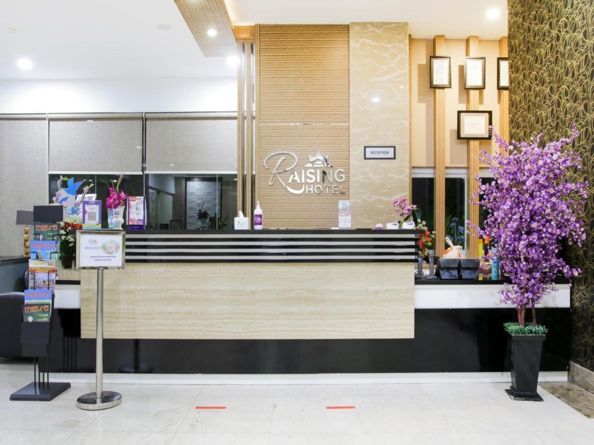 Vaccinated Staff - Capital O 454 Raising Hotel Macasar Exterior foto