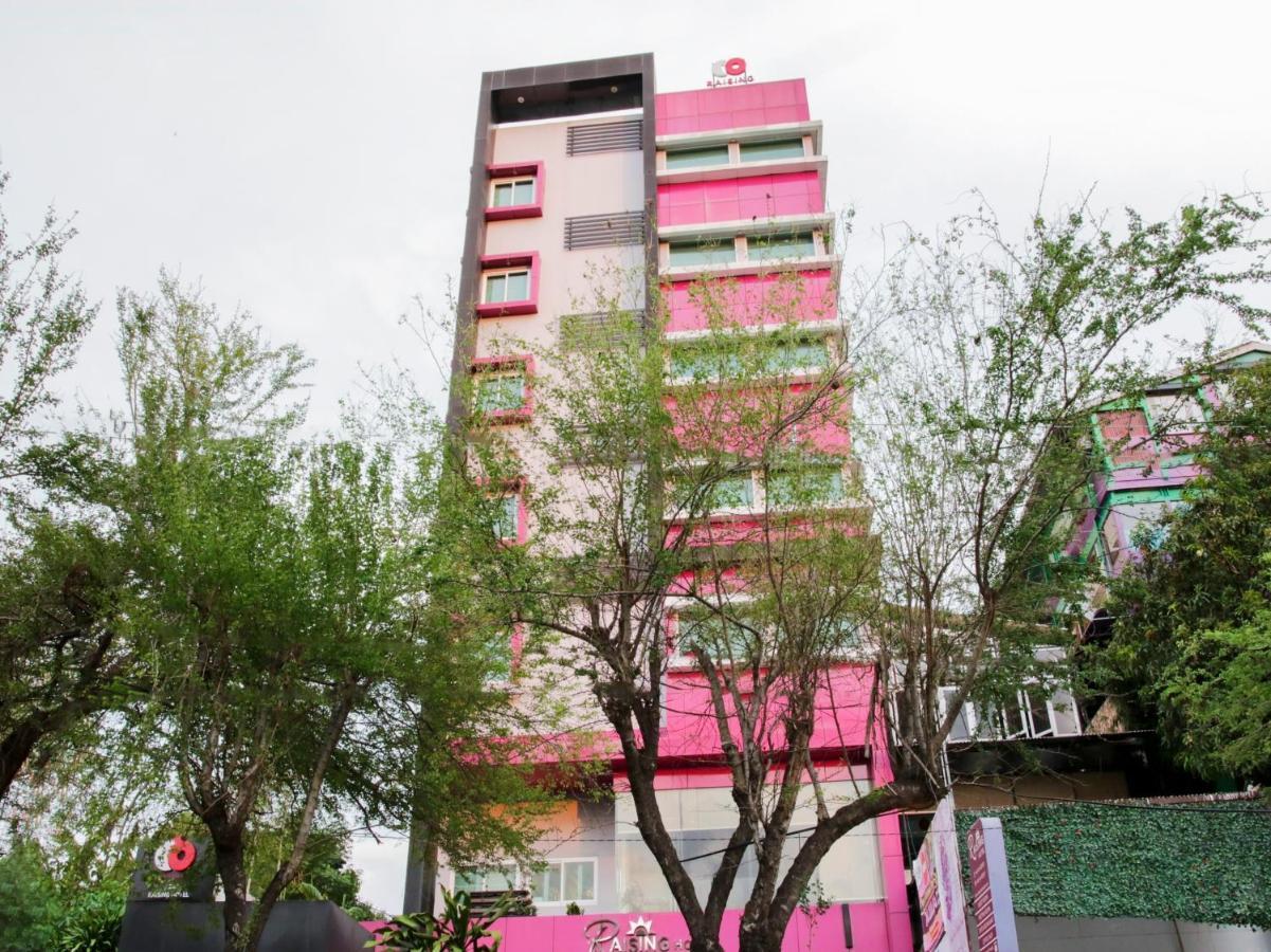 Vaccinated Staff - Capital O 454 Raising Hotel Macasar Exterior foto
