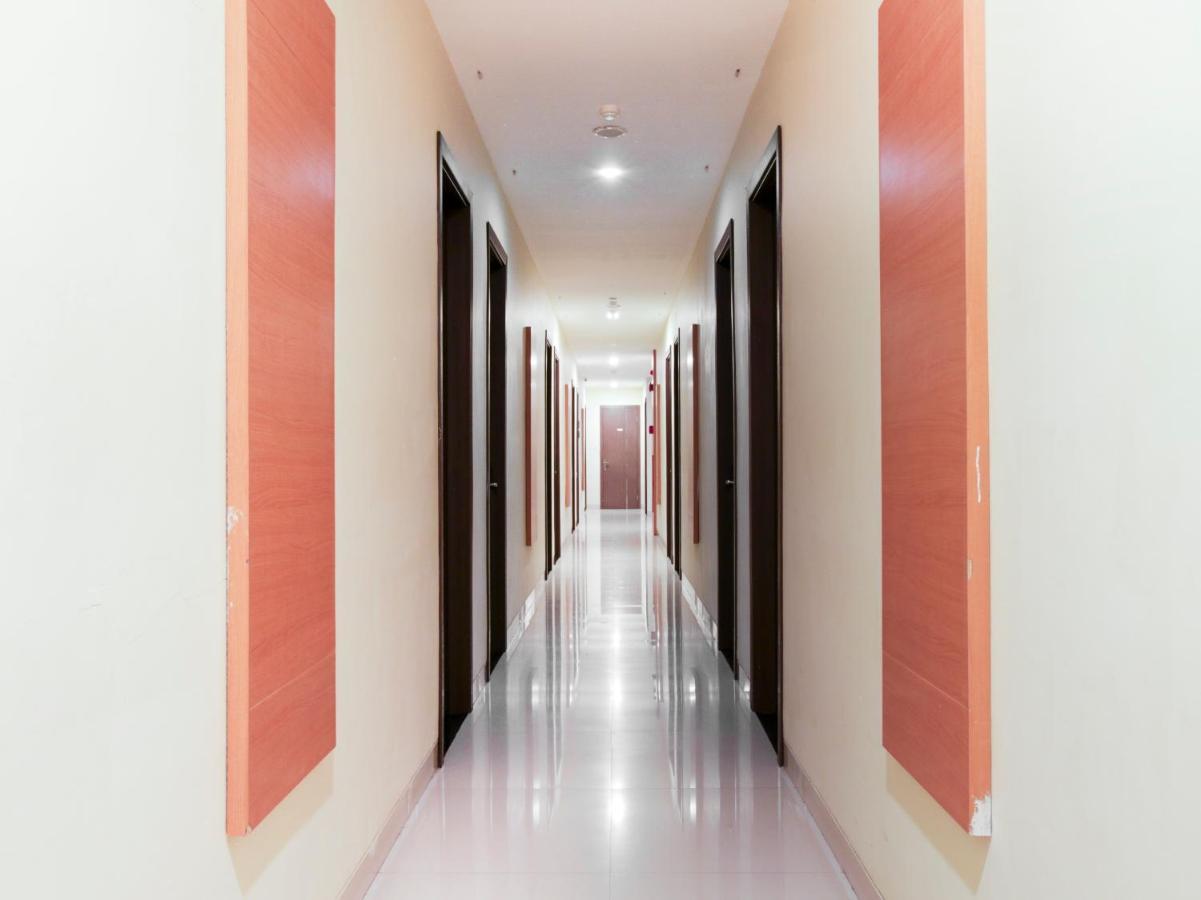 Vaccinated Staff - Capital O 454 Raising Hotel Macasar Exterior foto