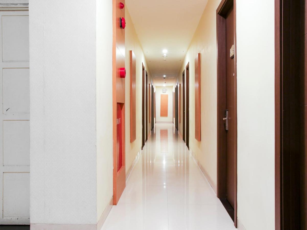 Vaccinated Staff - Capital O 454 Raising Hotel Macasar Exterior foto